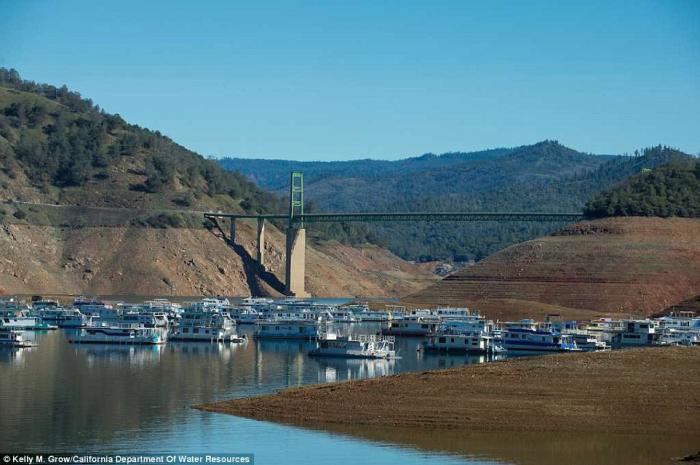 In 2016, houseboats on Lake Oroville were nearly grounded. 