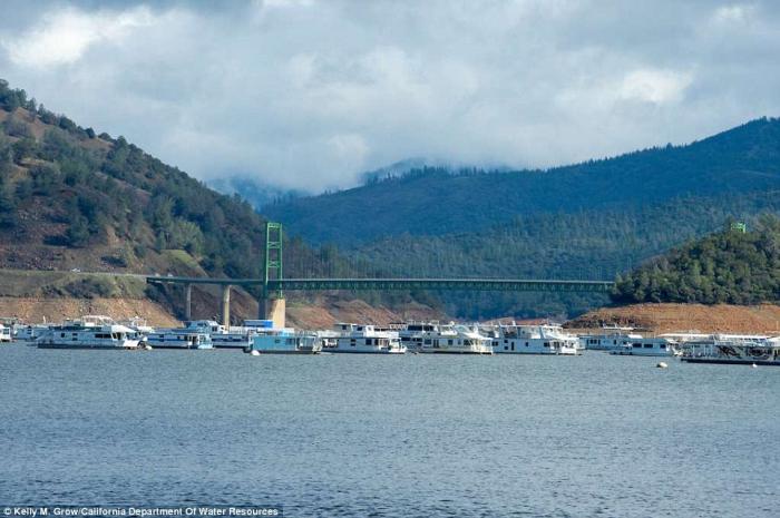 Today, the houseboats float normally, as if the drought never happened. 