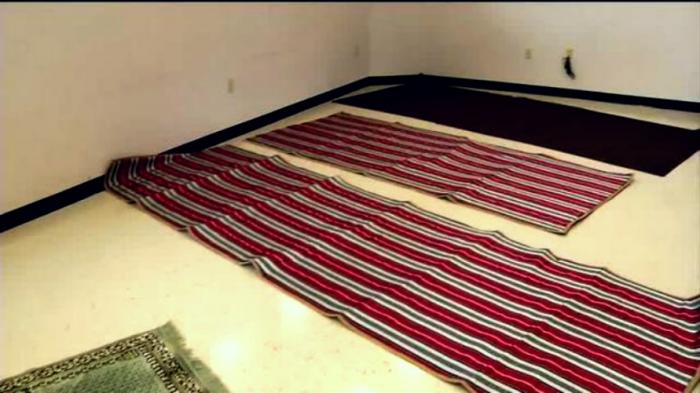 A prayer room for Muslim students was opened on a Christian campus. A prayer room for Muslim students was opened on a Christian campus.