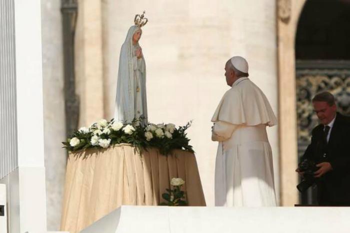 Pope Francis with Our Lady of Fatima at the General Audience.