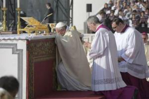 Pope Francis celebrates Mass in Milan on the Feast of the Annunciation of Mary. Pope Francis celebrates Mass in Milan on the Feast of the Annunciation of Mary.