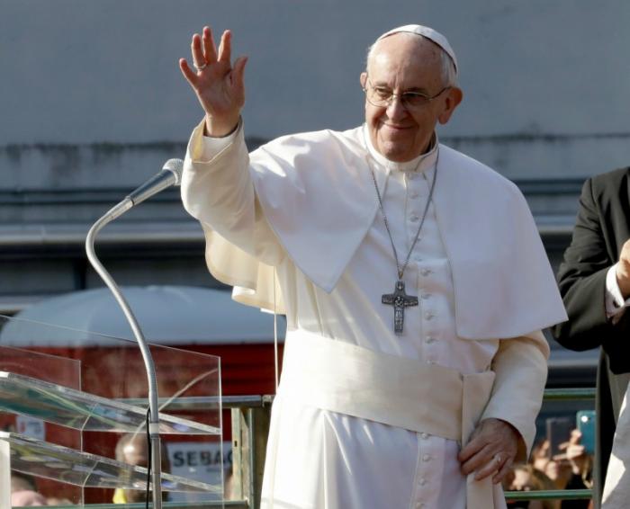 Pope Francis concludes his papal visit to Milan.