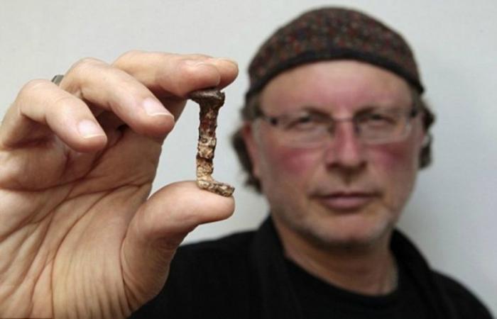 Israeli-Canadian archaeologist Simcha Jacobovici holds one of two nails that were said to have been used to hold Jesus on the cross during the presentation of a documentary film at Tel Aviv University in Israel on April 6, 2011.. Israeli-Canadian archaeologist Simcha Jacobovici holds one of two nails that were said to have been used to hold Jesus on the cross during the presentation of a documentary film at Tel Aviv University in Israel on April 6, 2011..