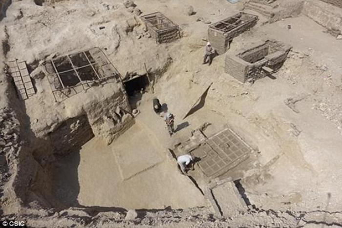 The garden is outside several tombs at the Luxor site. The garden is outside several tombs at the Luxor site.