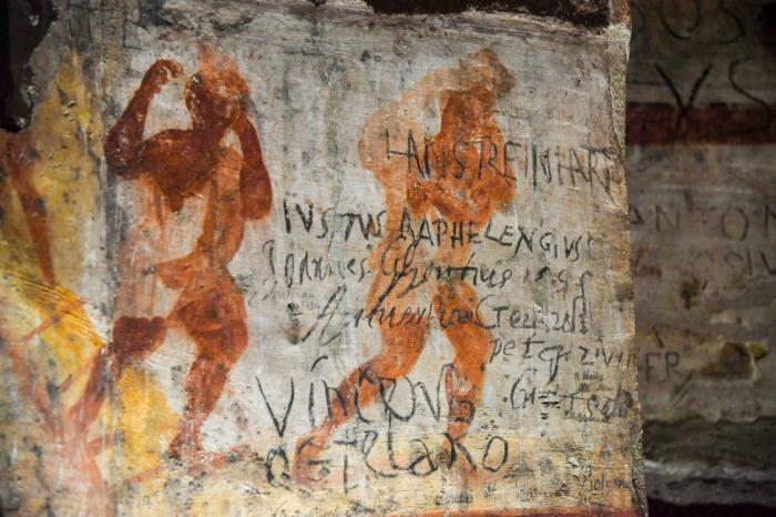 The frescoes are bright again following laser restoration. The frescoes are bright again following laser restoration.