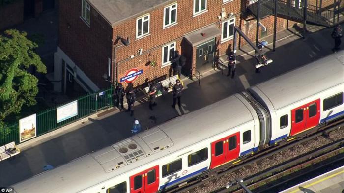 The train was above ground and stopped when the bomb detonated, which allowed people to quickly escape danger. The train was above ground and stopped when the bomb detonated, which allowed people to quickly escape danger.
