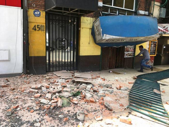 The quake damaged the facades of several buildings and collapsed church steeples. 