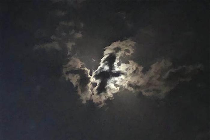 Is this a miraculous sign in the heavens? If so, what could it mean? Is this a miraculous sign in the heavens? If so, what could it mean?