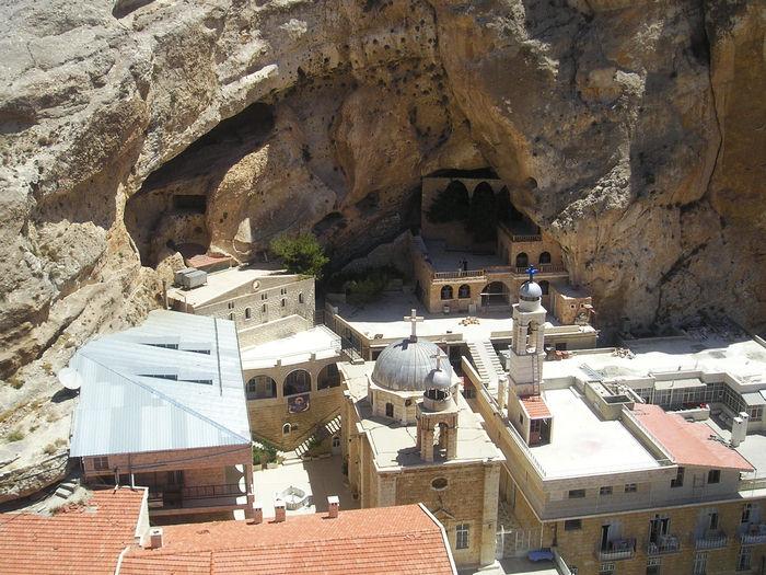 Historic Christian town of Maaloula seized by Islamist rebels in Syria