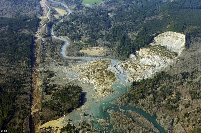 The massive mudslide that killed at least 14 people on Saturday and left 176 missing is shown in thi The massive mudslide that killed at least 14 people on Saturday and left 176 missing is shown in thi