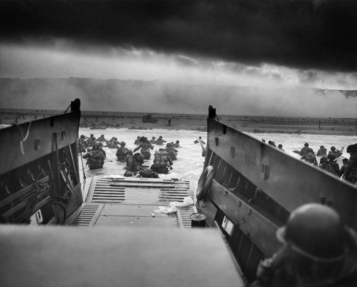Over 1,000 veterans from WWII gathered with 19 world leaders on the bluffs overlooking Omaha beach t Over 1,000 veterans from WWII gathered with 19 world leaders on the bluffs overlooking Omaha beach t