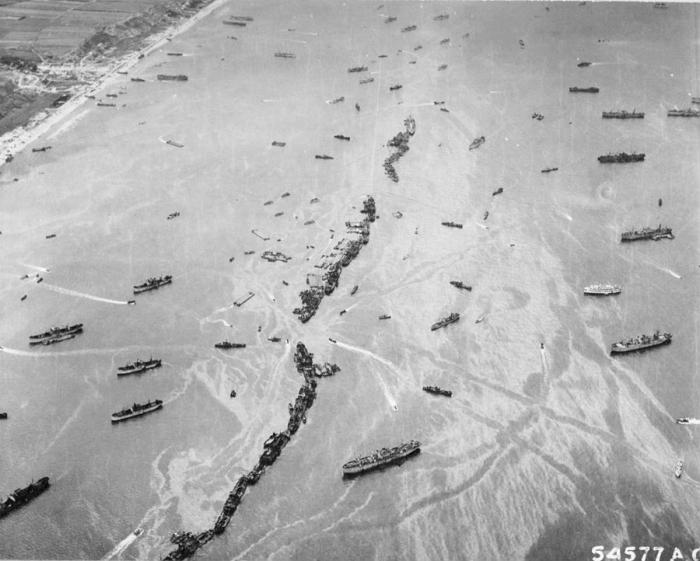 Over 1,000 veterans from WWII gathered with 19 world leaders on the bluffs overlooking Omaha beach t Over 1,000 veterans from WWII gathered with 19 world leaders on the bluffs overlooking Omaha beach t