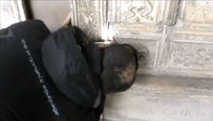 Medieval history scholar Raffaello Glinni said that the 16th century tomb (pictured) is covered in i Medieval history scholar Raffaello Glinni said that the 16th century tomb (pictured) is covered in i