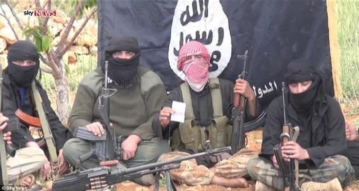 Members of the Islamic State in Iraq and the Levant, a Sunni group aiming to overthrow the Iraqi gov Members of the Islamic State in Iraq and the Levant, a Sunni group aiming to overthrow the Iraqi gov