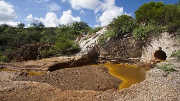 Both Bacanuchi and Sonora rivers spread the leakage throughout northern Mexico. Both Bacanuchi and Sonora rivers spread the leakage throughout northern Mexico.