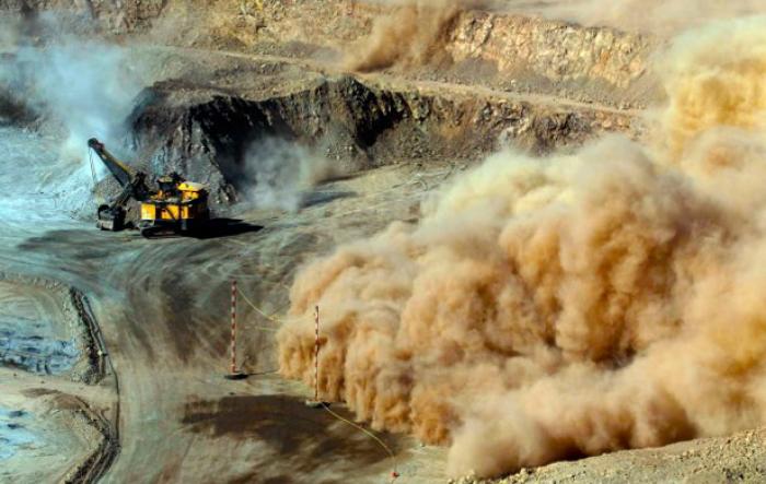 The acid caused an orange stain along a 37-mile stretch of the river bordered by the towns of Arizpe The acid caused an orange stain along a 37-mile stretch of the river bordered by the towns of Arizpe