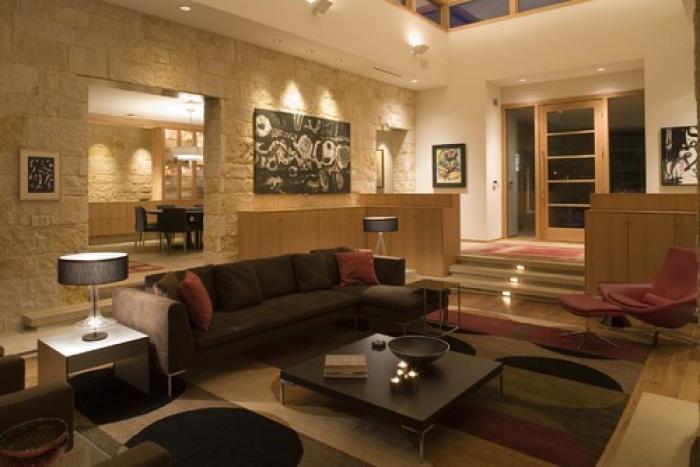 An environment with full, bright lighting is good for entertaining and workaday activities. An environment with full, bright lighting is good for entertaining and workaday activities.