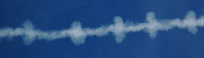 The distinctive contrail that theorists claim is caused by the Aurora The distinctive contrail that theorists claim is caused by the Aurora