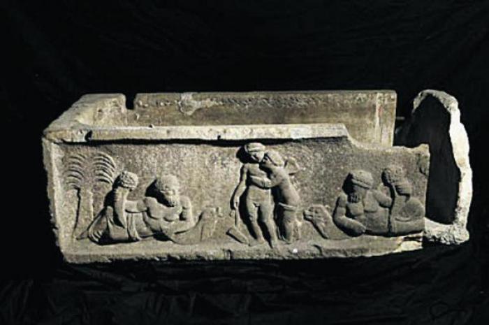 A Roman sarcophagus, that for years acted as a plant pot in an Oxfordshire garden will likewise be g A Roman sarcophagus, that for years acted as a plant pot in an Oxfordshire garden will likewise be g