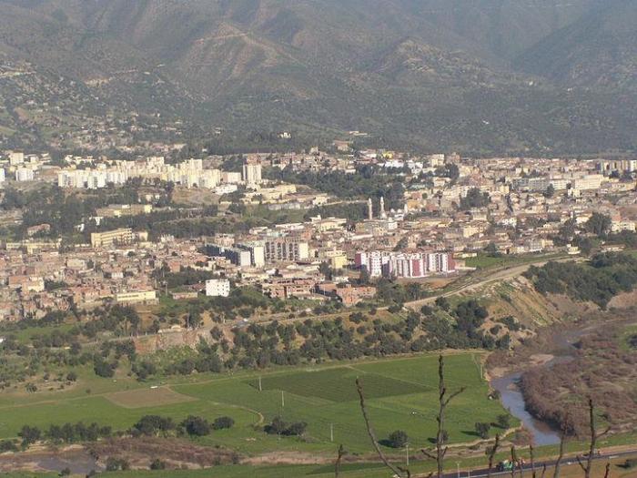 The proximity to the Zbarbar Mountains in the department of Bouira and Sidi Ali Bounab in the depart The proximity to the Zbarbar Mountains in the department of Bouira and Sidi Ali Bounab in the depart