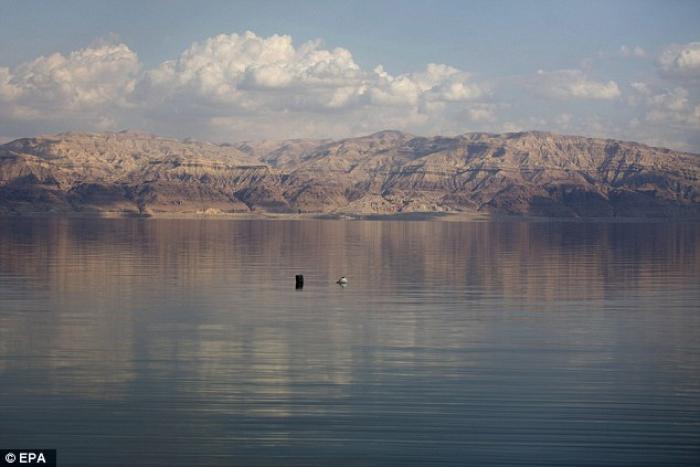 The water level of the Red Sea is dropping by an average of one meter per year. It is being carefull The water level of the Red Sea is dropping by an average of one meter per year. It is being carefull